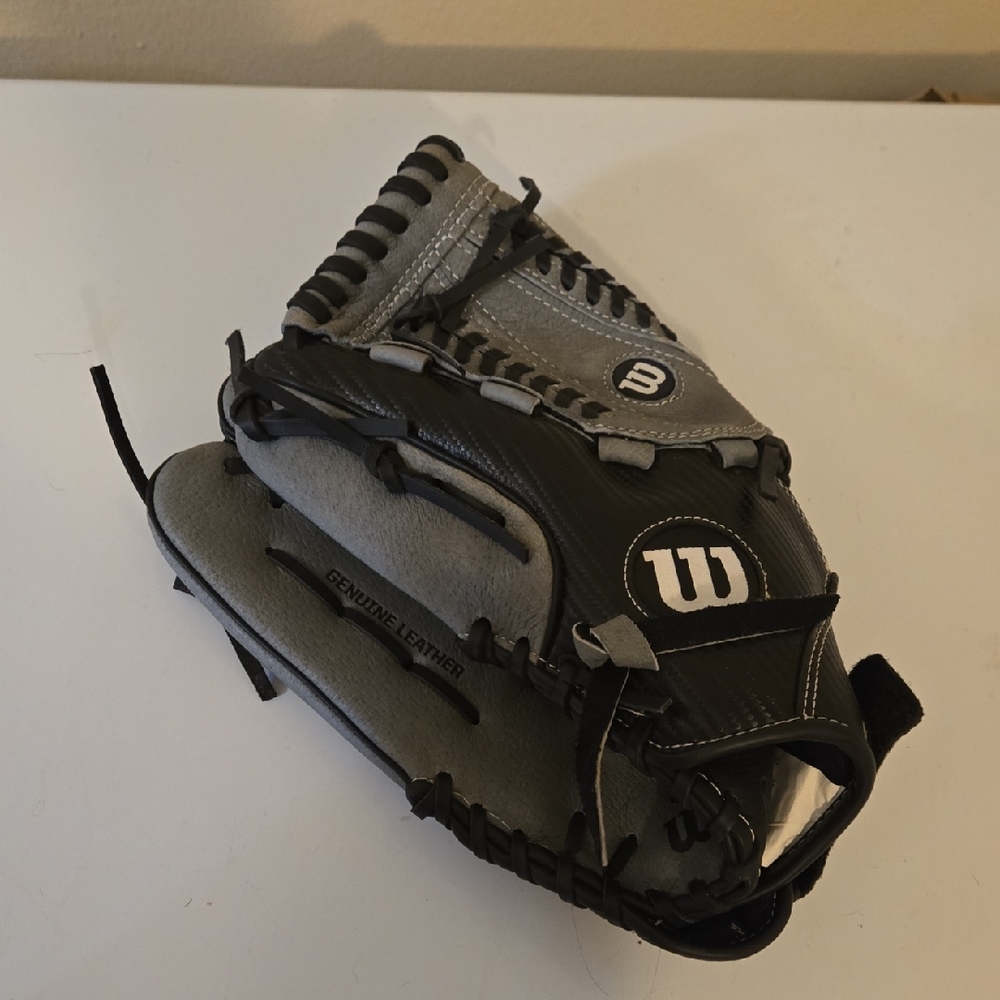 NWOT Wilson 13 inch Black and Gray Left Handed Leather Baseball Glove